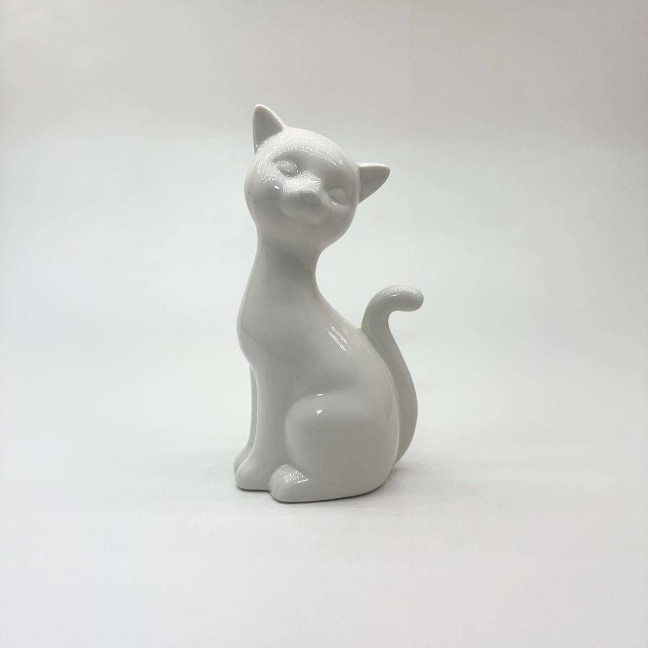 Katze Porzellan Weiß sitzend