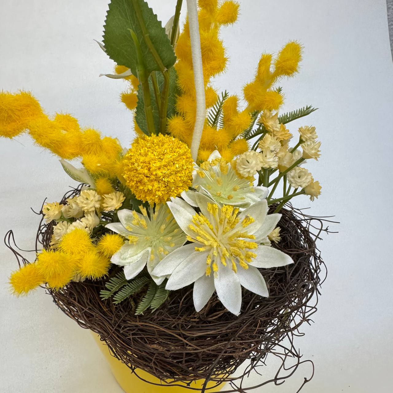 Kunstblumengesteck „Sonnenstrahl“ im gelben Topf
