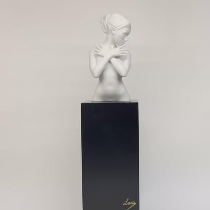 Goebel Skulptur "Fire in the Belly" in weiß von Lana Frey Artis Orbis - Limitid Edition